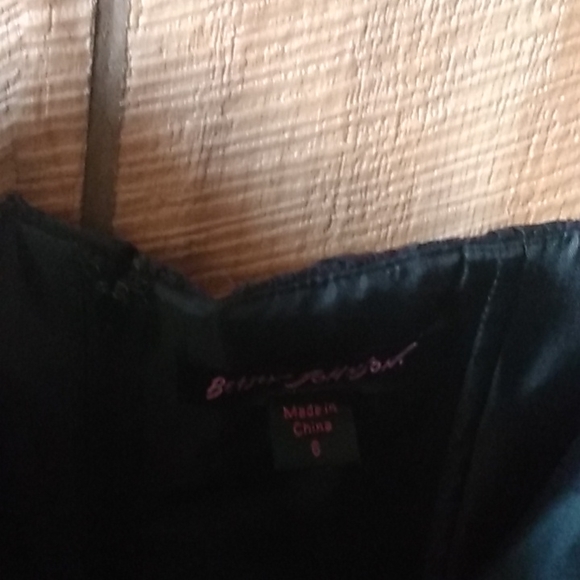 Dress ๐ - Picture 2 of 6